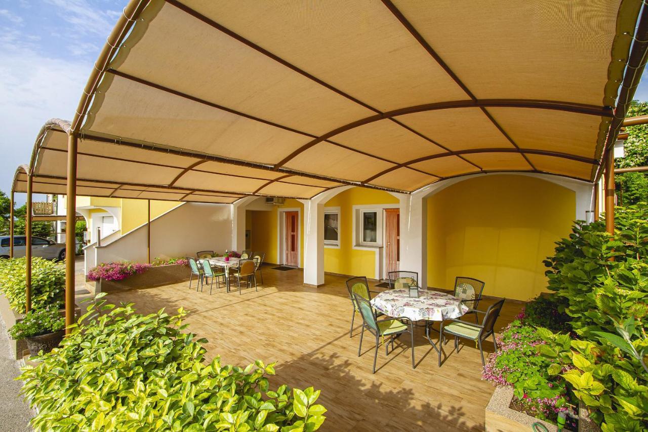 Apartmani Justic Njivice Bagian luar foto