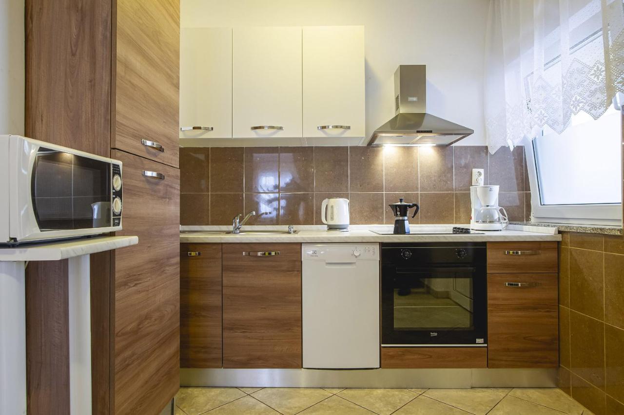Apartmani Justic Njivice Bagian luar foto