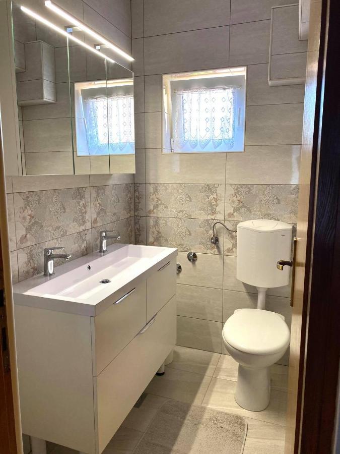 Apartmani Justic Njivice Bagian luar foto