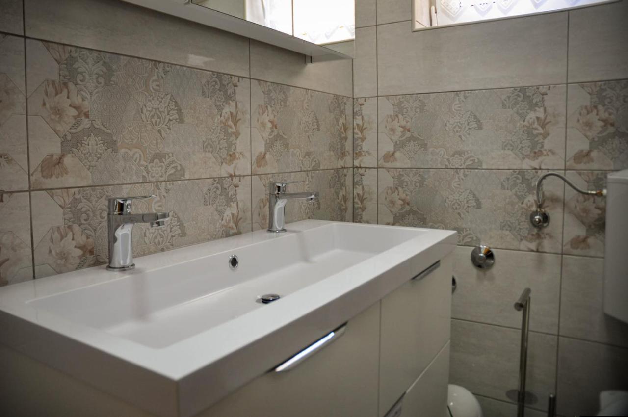 Apartmani Justic Njivice Bagian luar foto