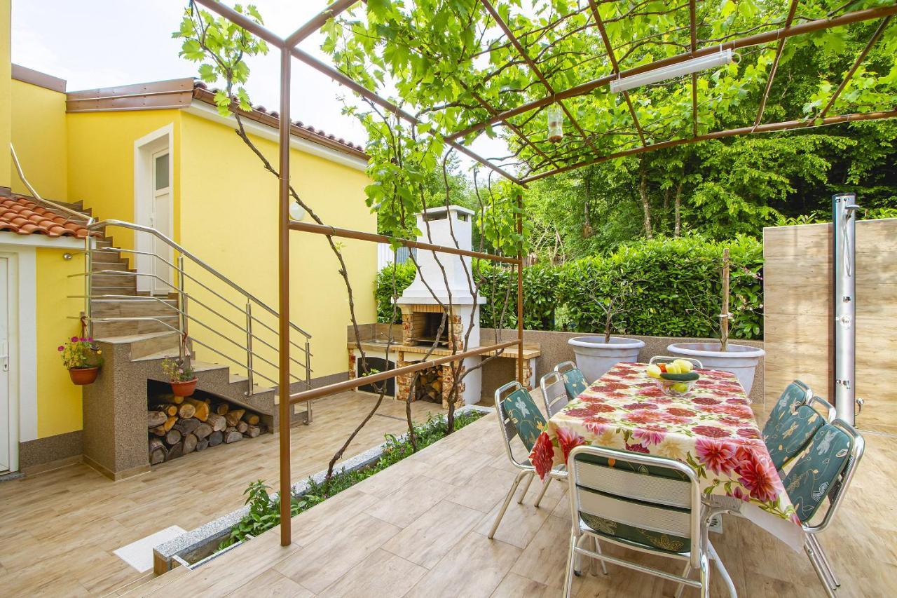 Apartmani Justic Njivice Bagian luar foto